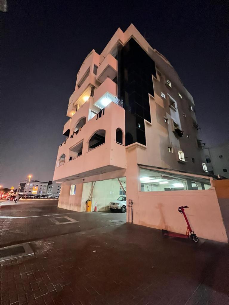 Sky Hostel Dubai Exterior photo